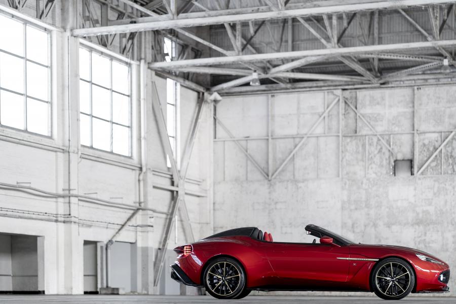  Aston Martin Vanquish Zagato Speedster 2018 года  (UK) (фото 3 из 52)